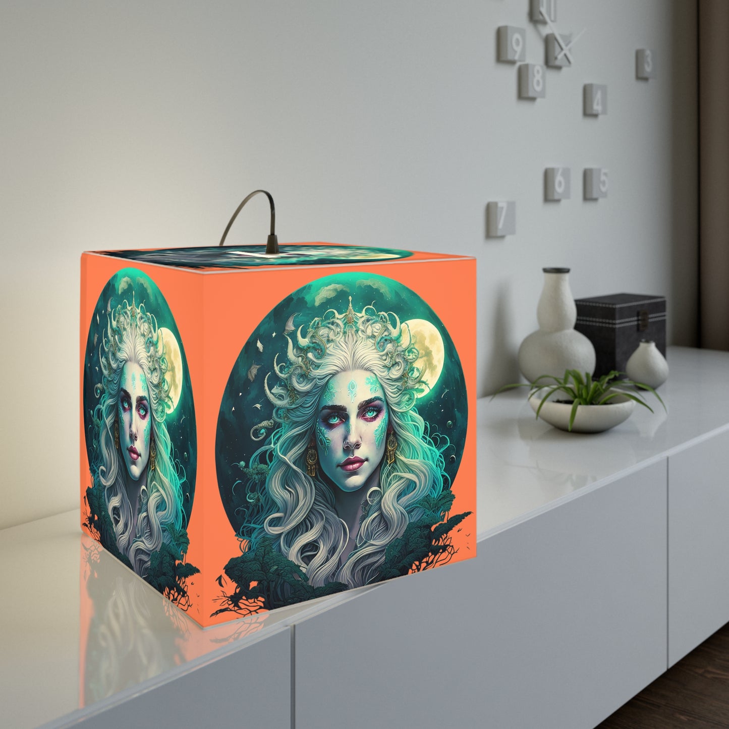 Simple Alluring Style Queen Ida Light Cube Lamp