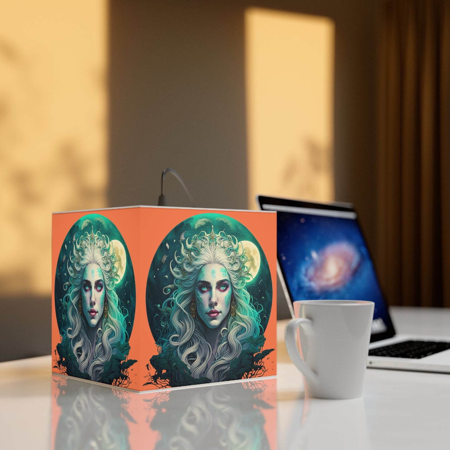 Simple Alluring Style Queen Ida Light Cube Lamp